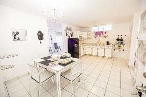 Anime Escape with Private Jacuzzi & Themed Rooms, Las Marias (a??urirane