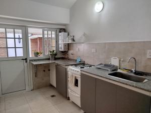 Η κουζίνα ή μικρή κουζίνα στο Departamento Laprida II