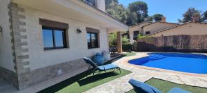 Afbeelding uit fotogalerij van VILLA SOL Y MAR - Modern luxury with pool y sea view in Lloret de Mar