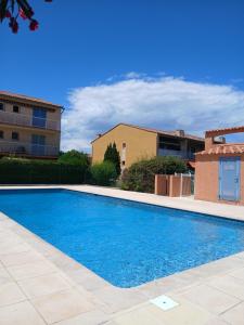 Πισίνα στο ή κοντά στο Appartement T2 à la Croix Valmer piscine et tennis