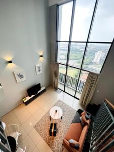 Χώρος καθιστικού στο Tranquil Homes at i-City - WiFi TV Box & 1 Carpark