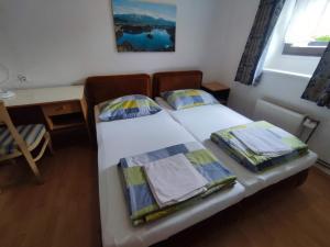 Postel nebo postele na pokoji v ubytování Guesthouse Veles