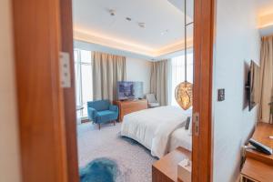 טלויזיה ו/או מרכז בידור ב-Abesq Doha Hotel and Residences, an IHG Hotel