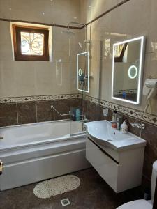 Koupelna v ubytování K17 mini hotel + 37 fotografií