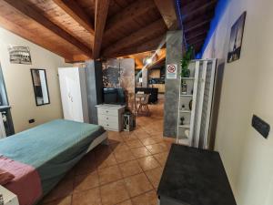 Rúm í herbergi á Stea monolocale loft in villa