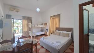 Hotel Sirena客房内的一张或多张床位