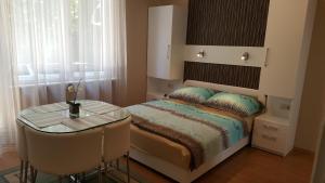 Posteľ alebo postele v izbe v ubytovaní Lara Apartments