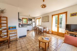 a living room with a kitchen and a dining room at Chalet Les écrins Guillestre Vars Risoul Queyras in Guillestre
