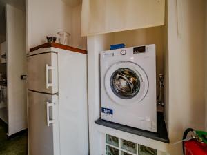 A kitchen or kitchenette at El Nin Apartment with Terrace