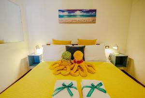 A bed or beds in a room at El Nin Apartment with Terrace Még 37 kép