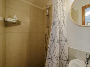 A bathroom at El Nin Apartment with Terrace