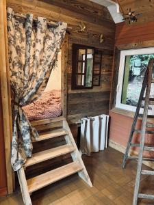 En eller flere senge i et værelse på Les Brimbelles