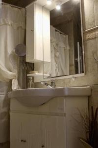 Ένα μπάνιο στο Nicole's home!