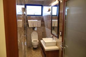 Ein Badezimmer in der Unterkunft Urban Park Suites Hotel