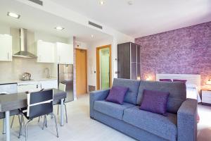 Kuchyň nebo kuchyňský kout v ubytování Aparthotel Rambla108