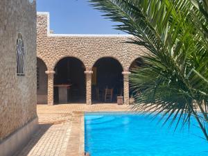 Πισίνα στο ή κοντά στο Villa M'Birika Maison d'hôtes +23 φωτογραφίες