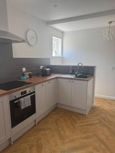 Η κουζίνα ή μικρή κουζίνα στο Three Acorns Court