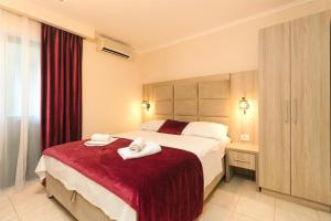 Rúm í herbergi á Apartments Ada Bojana