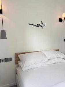 Postel nebo postele na pokoji v ubytování Avi Cabana