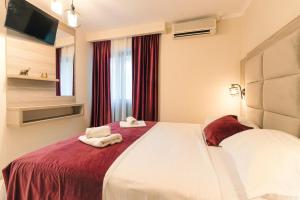 Rúm í herbergi á Apartments Ada Bojana
