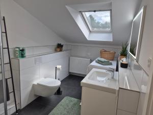 Fotografie z fotogalerie ubytování Ruhige 1-Zimmer Einliegerwohnung mit Küche und Bad in Großburgwedel v destinaci Burgwedel