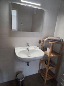 A bathroom at Apartment Bruneck Central Még 26 kép