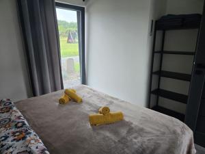 Giường trong phòng chung tại PauchHuts