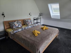 Giường trong phòng chung tại PauchHuts