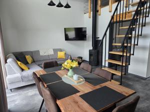 Khu vực ghế ngồi tại PauchHuts