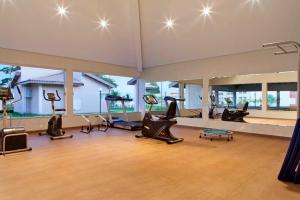 a gym with treadmills and exercise equipment in a room at Resort da Ilha in Sales