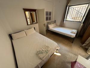Ένα ή περισσότερα κρεβάτια σε δωμάτιο στο Seaside Apartments & Rooms Kampouri
