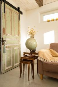 a room with a vase on a table next to a door at Blomstertantens Hus in Trelleborg