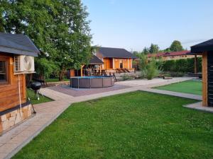 a backyard with a lawn with a fire pit at Villa SPA in Czerwona Góra