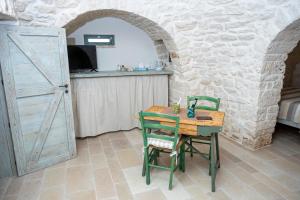 A kitchen or kitchenette at Charming Trulli