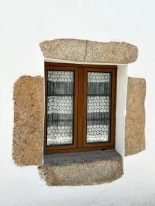 a window in a white wall with a window grate at Maruan Heaven in Marvão