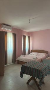Ένα ή περισσότερα κρεβάτια σε δωμάτιο στο Armela Guest House