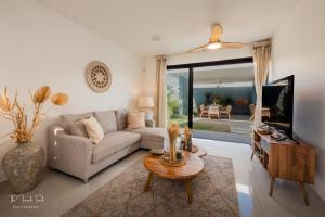 Μια τηλεόραση ή/και κέντρο ψυχαγωγίας στο Villa Bel Lavi - Plage à 5 min & Services sur-mesure