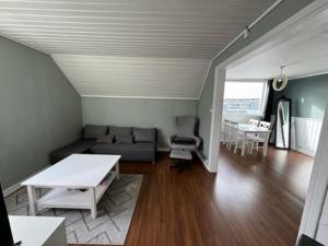 a living room with a couch and a table at KSU Topleiligheten in Kristiansund
