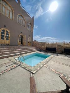 Bazén v ubytování Taghazout Surf Villa - All-Inclusive nebo v jeho okolí