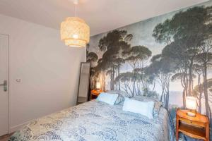 a bedroom with a bed with a painting on the wall at Un havre de paix in Thonon-les-Bains