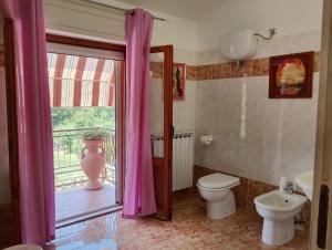 Koupelna v ubytování FalcoBianco GuestHouse