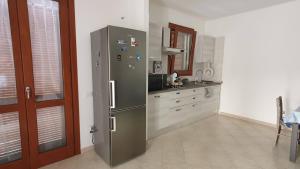 Kuchyňa alebo kuchynka v ubytovaní Villa Kate Pula Sardegna