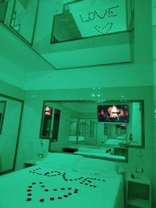 A television and/or entertainment centre at Confort Suites