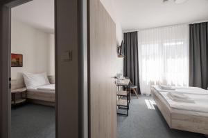 Rúm í herbergi á Hotel Metropol CB