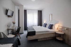 Rúm í herbergi á Hotel Metropol CB