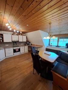 A kitchen or kitchenette at BIO-Peisingerhof Még 37 kép