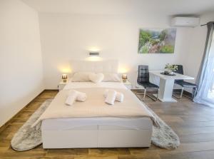 Postel nebo postele na pokoji v ubytování Guest House Mačić