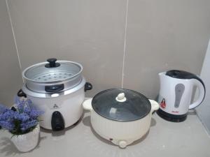 a kitchen counter with a blender and a tea pot at Cozy Home in Dadiangas, General Santos City - Perfect for Families 