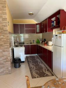 Η κουζίνα ή μικρή κουζίνα στο Apartment Osmajic