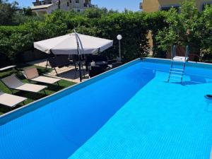 Bazén v ubytování B&B Villa Rosa nebo v jeho okolí